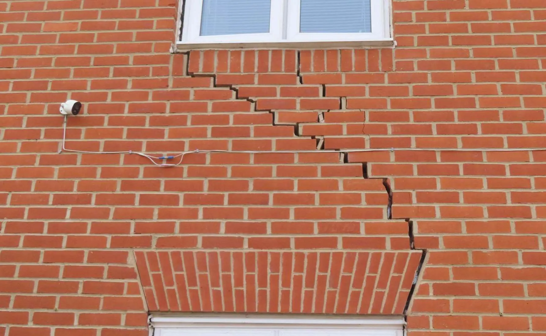 Subsidence investigation. Tapered cracking caused by clay shrinkage. David French Partnership structural engineers