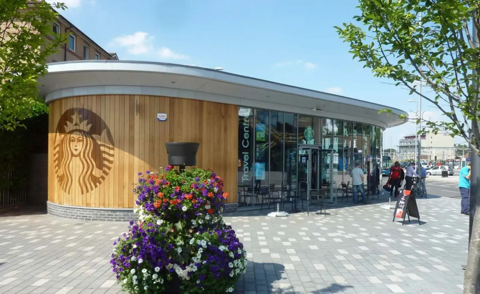 Luton Station Travel Centre. New travel centre and Starbucks beside Luton Railway Station. David French Partnership structural engineers
