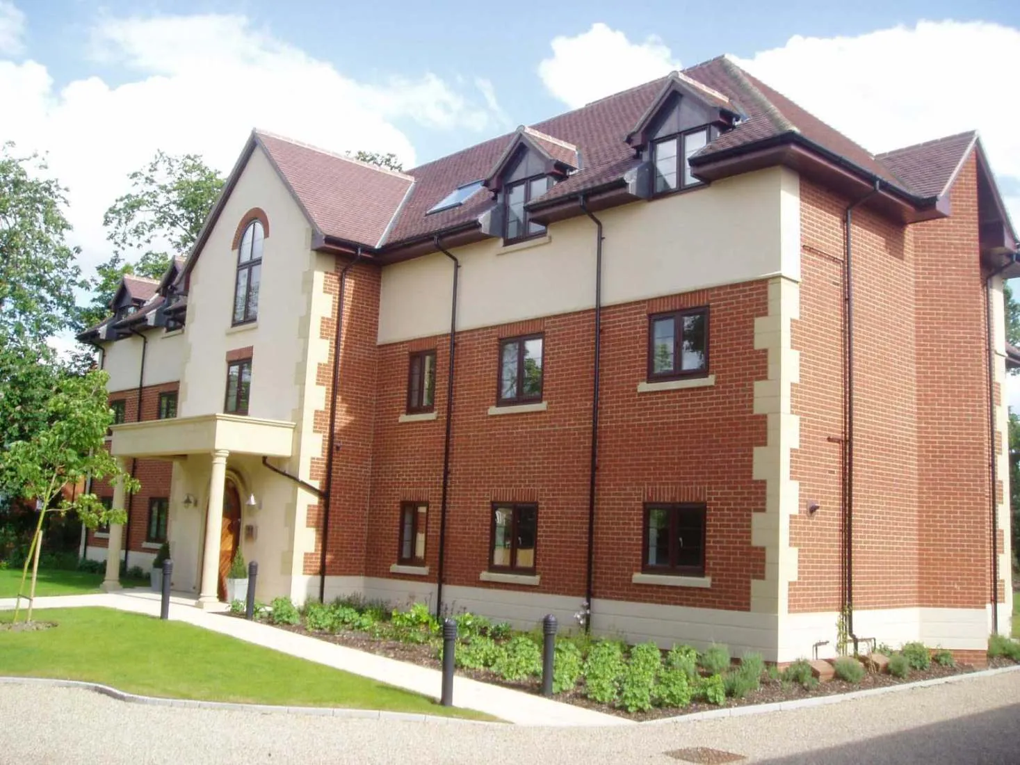 The Old Rectory, Orsett. 12 high specification flats with a detached car port. David French Partnership structural engineers
